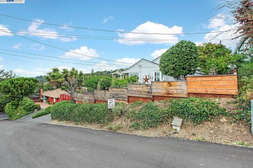 1320 Sandelin Ct, San Leandro CA  94577-3950 exterior