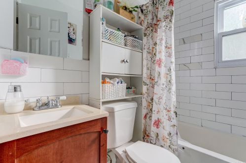 230 Urban Ave, Westbury NY  11590-3851 exterior