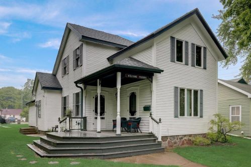 413 Walworth St, Lake Geneva, WI 53147-1515