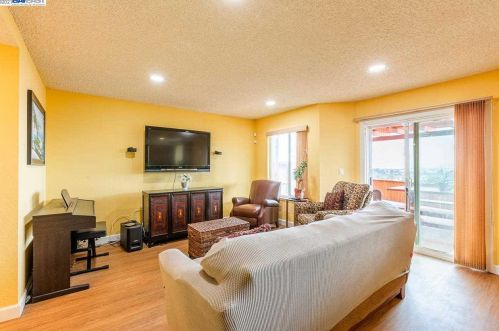 1408 Greenfield Cir, Pinole CA  94564-2136 exterior