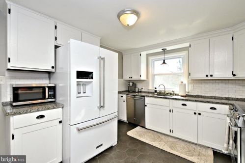 1472 Timberline Dr, Pottstown PA  19465-7234 exterior
