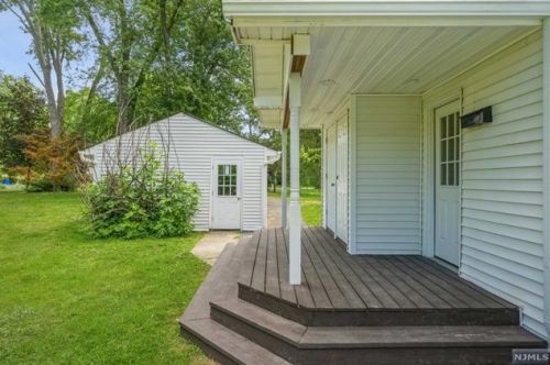 49 Island Ter, Oakland, NJ 07436-1705