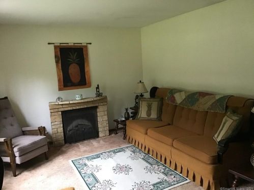 16 Salt Box Ln, Uncasville CT  06382-2084 exterior
