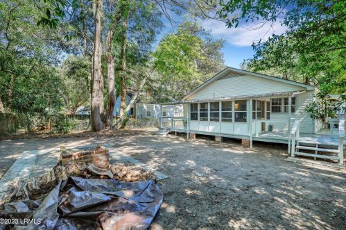 2704 Oaklawn St, Beaufort SC  29902-4335 exterior