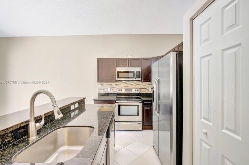 2728 177th Ave, Hollywood FL  33029-5142 exterior