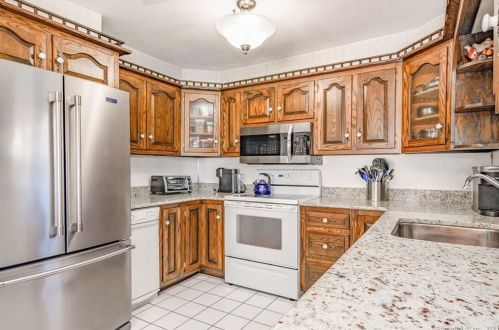 155 Greenbriar Rd, Meriden CT 06450-6810 exterior