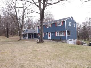 10 Mariner Cir, Bridgeport, CT 06611-1722
