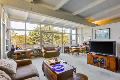 273 Lighthouse Ave, Del Monte Park CA  93950-2948 exterior