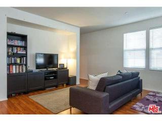 24157 Jacaranda Ln, Santa Clarita, CA 91354-1875