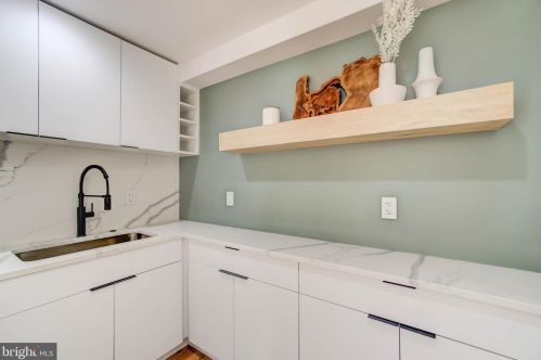 4624 Asbury Pl, Washington DC  20016-4325 exterior