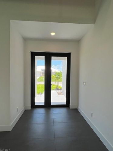 1017 4th Pl, Cape Coral, FL 33990-1521