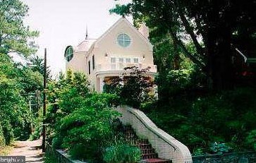5721 Potomac Ave, Washington, DC 20016-2559