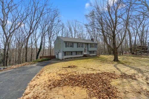 5 Old Oak Ln, Niantic, CT 06357-1814