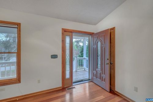 609 Jefferson Dr, Bybee, VA 22963-3035