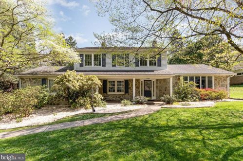 70 Eastgate Dr, Camp Hill, PA 17011-1309