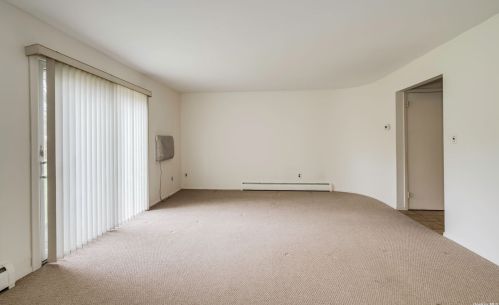 68 Holly Dr, Elwood NY  11731-5226 exterior