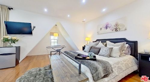 11264 Sunshine Ter, North Hollywood CA  91604-3124 exterior