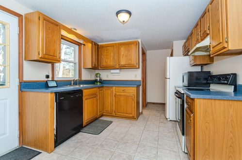 30 Porcupine Cir, Salem NH  03079-2868 exterior