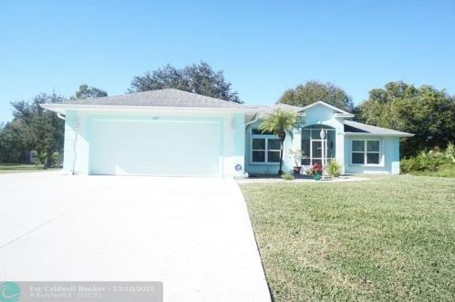 1269 Whitmore St, Sebastian, FL 32958-5417
