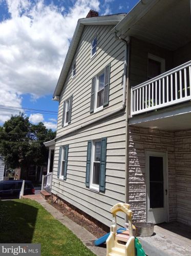 235 Lincoln Ave, Ephrata, PA 17522-2217