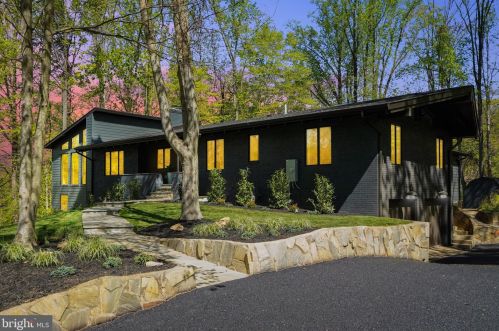 6224 Edgewater Dr, Falls Church, VA 22041-1404