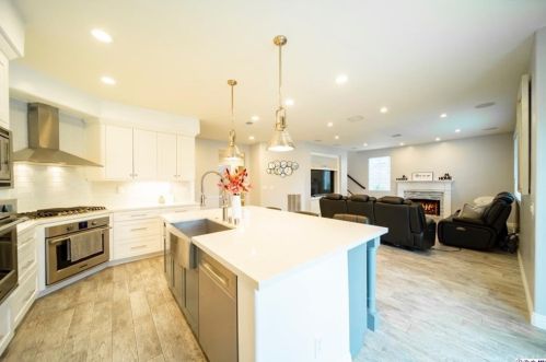 721 Cinnabar Pl, Simi Valley CA 93065-7200 exterior