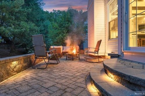 47 Hunters Run, Oakland NJ  07436-2346 exterior