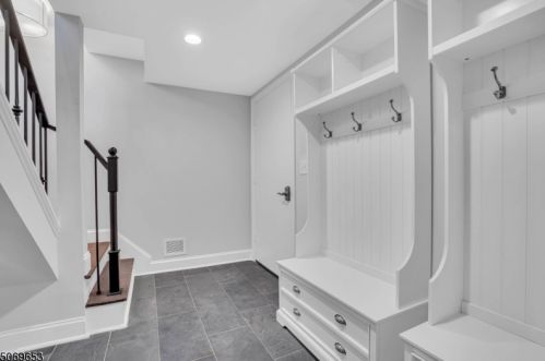 52 Reinman Rd, Warren NJ  07059-5102 exterior