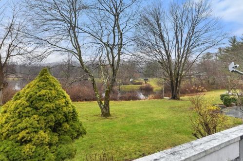 6 Heritage Hills Dr, Somers Town, NY