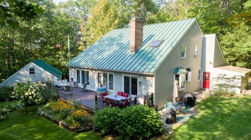 70 Lake Ave, Sunapee, NH 03782-2614