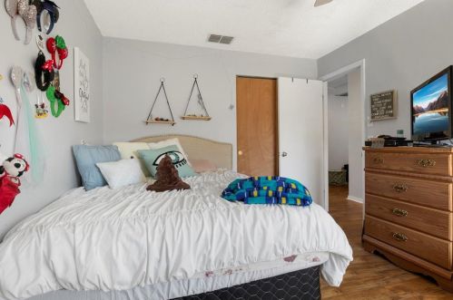 8474 17 Way, Saint Petersburg FL  33702-7235 exterior