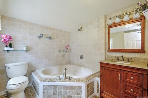 70 Mountain View Rd, Fishkill NY  12524-3209 exterior