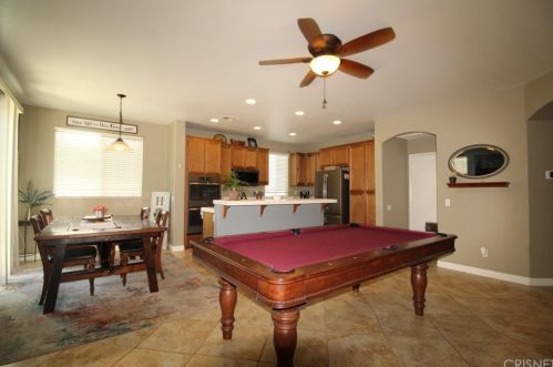 5823 Spice St, Lancaster CA  93536-2348 exterior