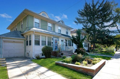 85-31 112th St, Jamaica, NY 11418-1335