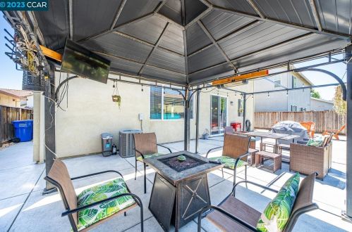 4086 Freesia Dr, Oakley CA  94561-1944 exterior