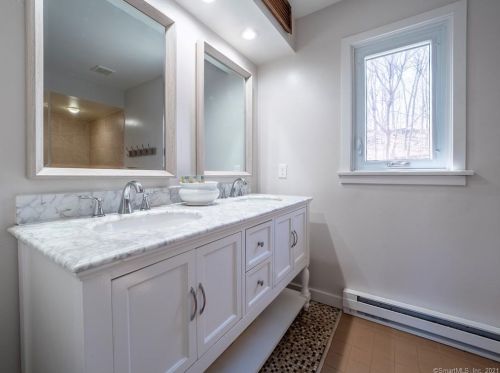 283 Mamanasco Rd, Ridgefield CT  06877-2425 exterior