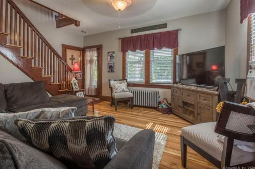 26 Wetherell St, Manchester CT  06040-6401 exterior