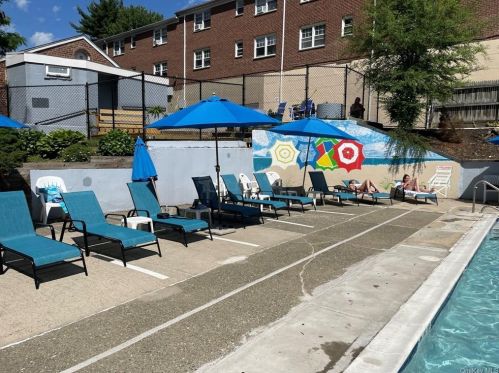 137 Columbus Ave, White Plains NY  10604-3924 exterior