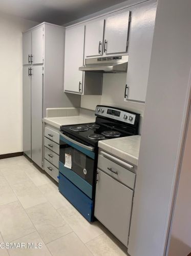 25735 Hogan Dr, Santa Clarita, CA 91355-2866