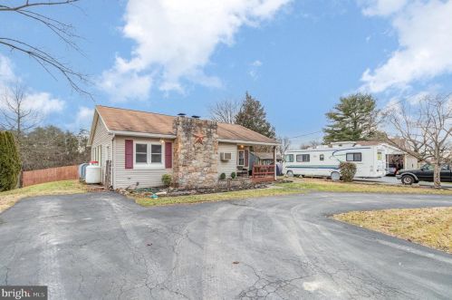 3037 Spring Rd, Carlisle, PA 17013-8743