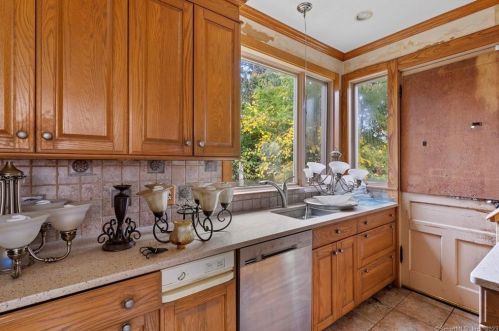 77 Vauxhall St, United States Coast Guard Ac CT  06320-5333 exterior