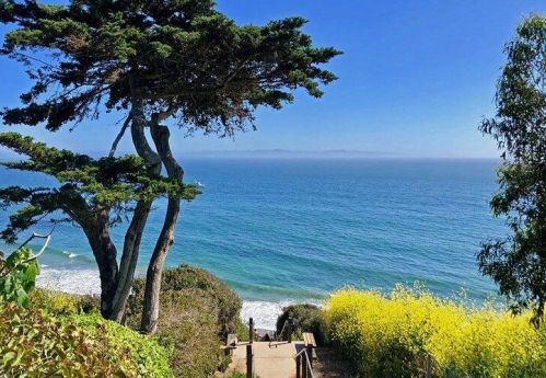 308 Cooper Rd, Santa Barbara, CA 93109-1812