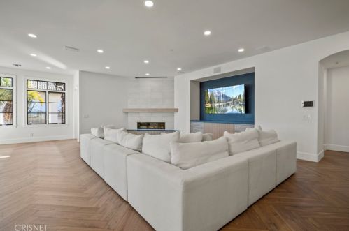 25682 Oak Meadow Dr, Santa Clarita CA  91381-0762 exterior