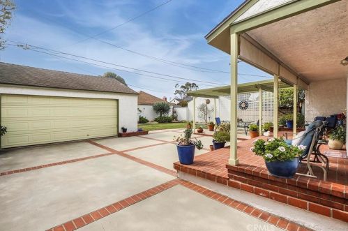 5436 Rosebay St, Long Beach CA  90808-3527 exterior