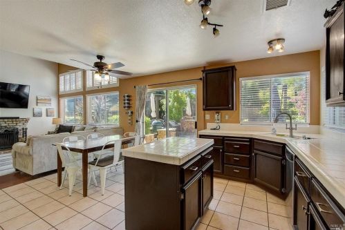965 Turquoise St, Vacaville CA  95687-7859 exterior