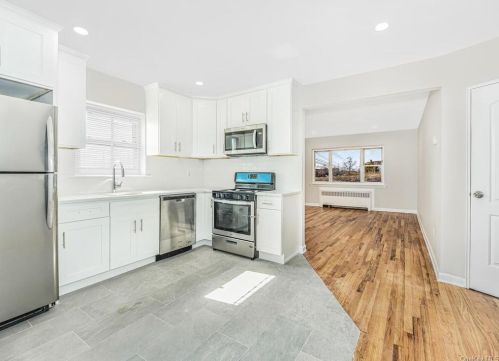 3002 Gunther Ave, Bronx, NY 10469-3210
