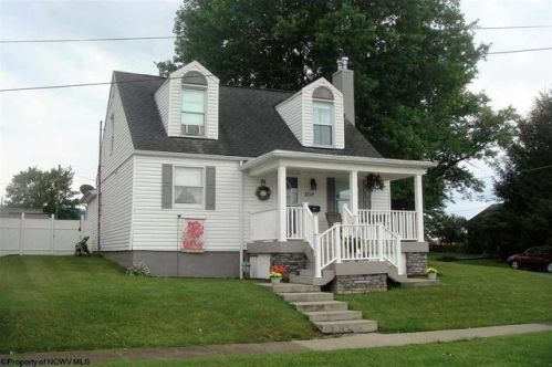 2227 Pride Ave, Clarksburg, WV 26301-1821