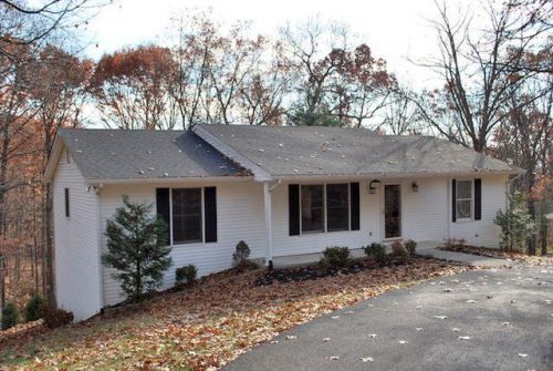 2219 Sourwood St, Roanoke, VA 24012-6825