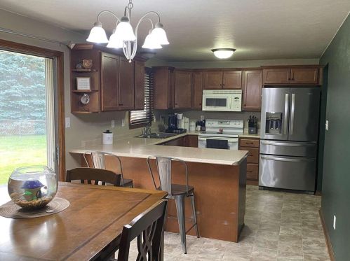1145 Cormier Rd, Green Bay, WI 54304-4301