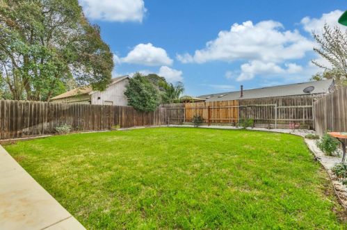 9020 Grove St, Elk Grove CA  95624-2318 exterior